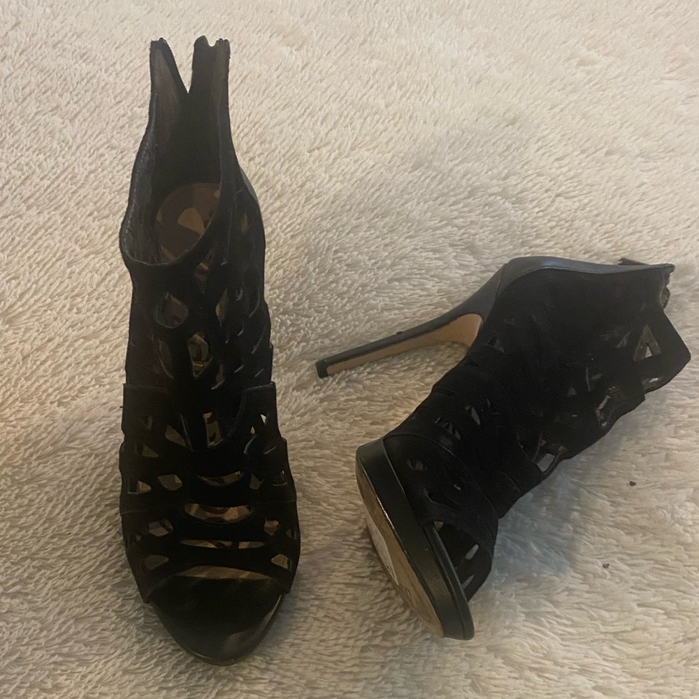 SAM EDELMAN “Ellie” caged black suede stiletto heel with a zip closure.🖤